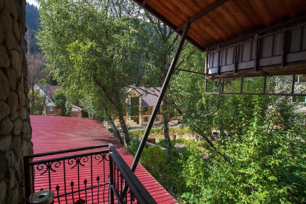 Гостиница Шато Леопард Домбай