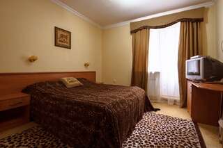 Гостиница Шато Леопард Домбай Стандартный двухместный номер с 1 кроватью или 2 отдельными кроватями-1